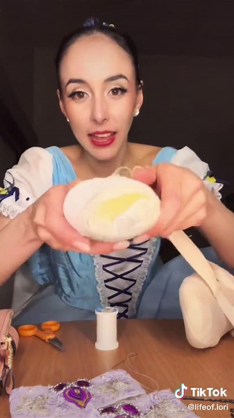 My toe hurts lol #ballerina#dancer#pointeshoes#backstage#performance#behindthescenes