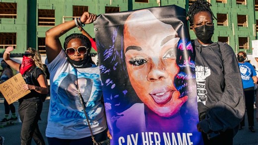 DOJ asks judge to drop charges against 2 officers in Breonna Taylor case 'in the interest of justice'