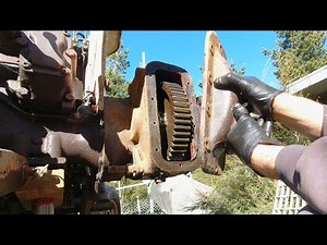 Fixing a Wobbly tractor wheel on the $500 David Brown 990