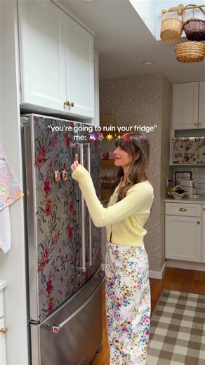 hot glue is magic ✨ i used these silicone molds to make frames for mini picture magnets! It added so much whimsy to my kitchen! #diy #whimsical #whimsy #craft