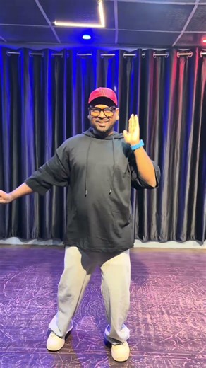 Bahon mein chale aao|Bollywood song|Dance cover by Akhil #80smusic #trending #youtubeshorts