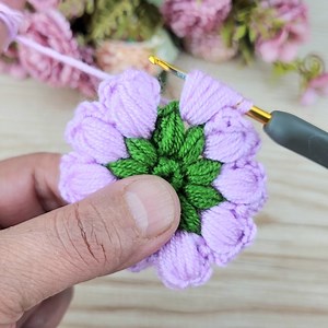 How to make a very easy crocheted puff flower | Knitting Therapy
