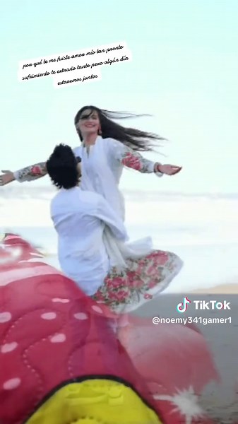 Beach Playful Moments: Fun Couple Activities