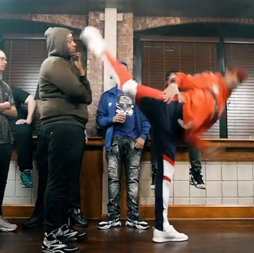 Battle Rapper KICKS HIS OPPONENT Mid Rap Battle! 😳😂😭 What would YOU do?!! "Sweet Chin Music" 🎶 #wwe #wrestling #WrestleMania #battlerap #hiphop #rap #rapbattle #rapper #urltv #smackurl #battlerapbars #foryou #fblifestyle | Viral Battle Rap Haymakers