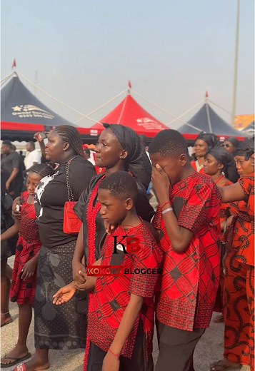 It truly broke my heart to see Pooley’s children in deep tears. 🥹😭 #RIPPooley #pooleychildren #ghanatiktok🇬🇭 #rip😭 #funeral #asantekotoko #PooleyCelebration