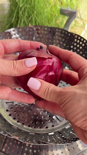 Master the Art of Onion Cutting with This Satisfying Hack