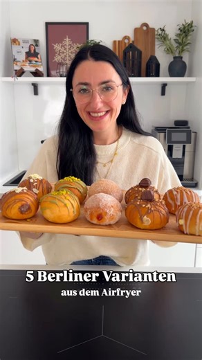 Nadine Moll on Instagram: "🍩 Fluffige Berliner aus dem Airfryer 📌 Rezept zum Speichern ✨ | Anzeige Hey Foodies, passend zu Silvester gibt es die leckersten Berliner und das beste daran ist, keine Öl Spritzer und kein Geruch vom Frittierfett. Mit dem COSORI Dual Blaze TwinFry gelingen dir fluffige Berliner ganz easy im Airfryer – außen goldbraun, innen weich, und das ganz ohne Fettspritzer 😍 🥣 Zutaten für ca. 12 Stück: 🌾 500 g Mehl (Typ 405) 🥛 250 ml lauwarme Milch 🧈 80 g weiche Butter 🍬