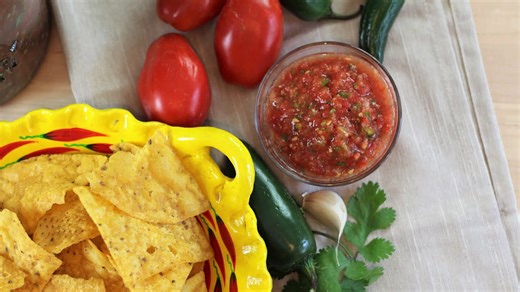 Homemade Fresh Tomato Salsa: A Zesty Delight