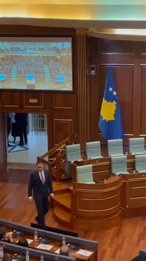 Ecja e vështirë e Konjufcës në Kuvend merr vëmendje🧐 | Front Online