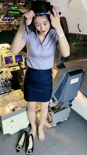 ngintip pramugari buka baju