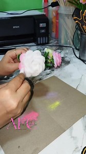 939K views · 14K reactions | Two-tone full bloom Rose Tutorial #Tutorial #rosas #roses #fuzzywireflower #handmadewithlove #crafting #flower #crafts #flowers #tutorial | Ayumi Fabs Collection | Facebook