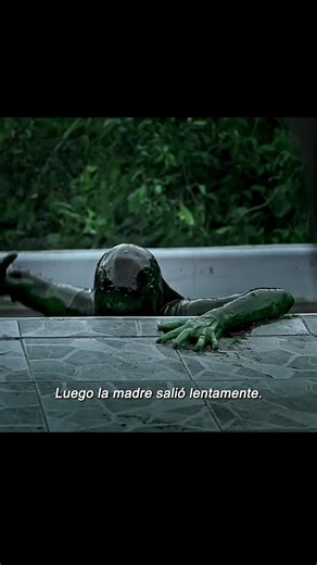 Madre cae a la piscina llena de virus en TikTok