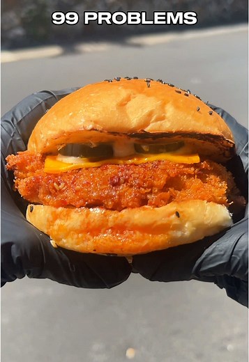 Go Spicy Burger 🍔 Rs 290 with Chips 🔥 Free Delivery 🚚 Moka, Réduit, Ébène, Rose Hill, Beau bassin & Quatre bornes 📍 #burger #foodie