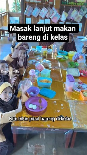 Ketika guru dan siswa masak bareng di kelas