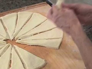 Lehi Roller Mills: Cooking Moment - Baking Dinner rolls