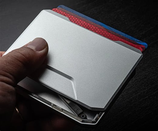 Dango SK1 Slide Kick Wallet Is a Credit Card Carrier for Fidgeters