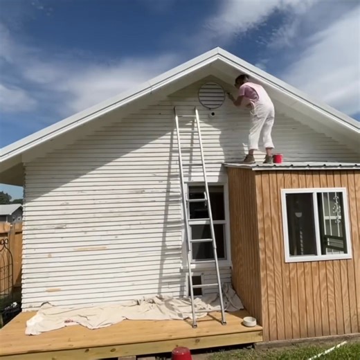 I bought this house for $1 and it came with .5 an acre of land. This week I'll be showing the full exterior transformation! 😍🙌🏼 Today we'll revisit prepping and painting the 100 year old siding. #the1dollarhouse #onedollarhouse #siding #homesweethome #transformation | Tia Weston
