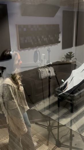 Always loved seeing artists raw studio clips. Here’s behind the scenes of cutting ‘Let It Ring!’ @thisisjustinmorgan @insidepitchclub | Megan Knight