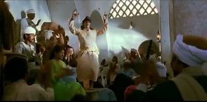 Escena de danza y música gitana | ghawazi del documental #LatchoDrom (1993) dirigido por Tony Gatlif, naturalmente mencionado en la 3a. edición del libro Danza Oriental en Egipto de Giselle Rodríguez ¡Una delicia! Las canciones son Bambi Saidi y Ya Dorah Shami interpretadas por Musiciens du Nil. | Danza Oriental en Egipto