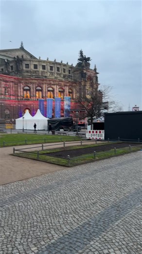 #bandamaguey #germany #dresden #baile #viral banda no me la van a creer, pero hoy en un pueblito de Alemania que se llama Dresde empezó está Intro en su evento es como una feria de algún santo patrono o no se pero nunca imaginé que los alemanes tuvieran tan buen gusto musical .