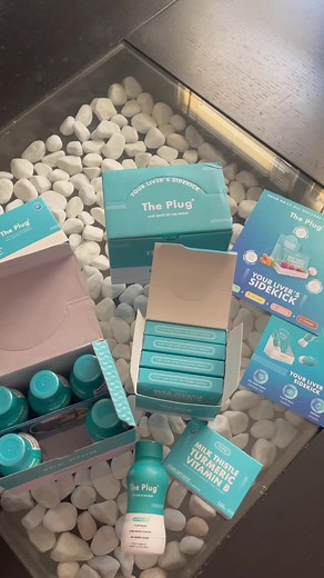Starting the week with The Plug Drink and The Plug Pills for top-tier liver support, energy, and productivity. Let’s get this week rolling, the plant-based way! 🌱💪 #Unboxing #ThePlugDrink #ThePlugPills #LiverSupport #PlantBased #VeganEnergy