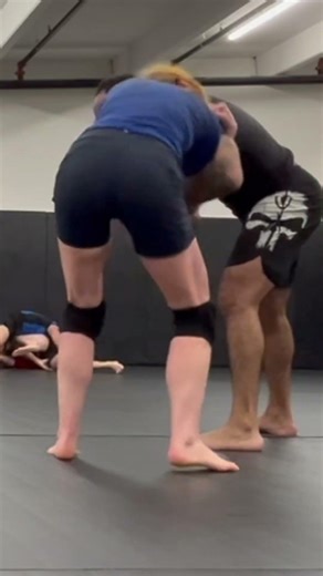 Pummel w Wrist Control to Guillotine