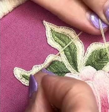 Gerber Daisy embroidery-stitching the leave part four- split stitch tutorial