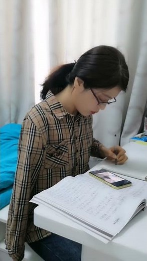 LAE amputee one arm lady writing with her single hand