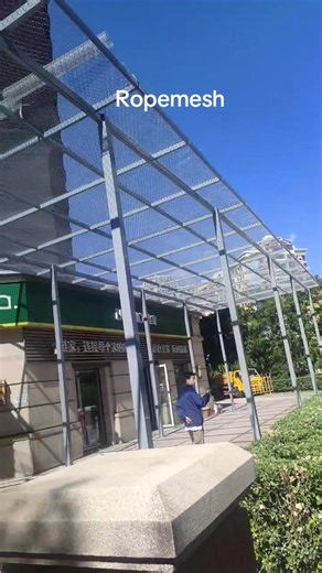 #外贸 #madeinchina #hardware #ropemesh #screenmeshnet tainless steel rope mesh or rope netting, a kind of wire mesh with a flexible diamond-shaped grid structure, usually made of stainless steel 304 and 316,it is so versatile in application and often seen in diverse public areas like the zoo, suspension bridges, building facades, staircases, decoration design,s and so on.