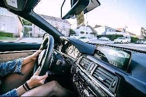 Licencia de conducir para extranjeros: ¿Cuándo obtenerla y cómo? - Autofact