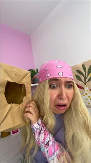 تحدي البرجر العملاق: من سيفوز؟ 🍔😱
