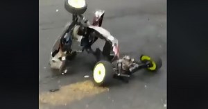 ラジコンクラッシュ映像。壊れ過ぎ・・・