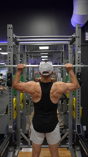 109K views · 1.1K reactions | The PERFECT Overhead Press Form Tips 1) Keep shoulders depressed 2) Bar should end directly above the head 3) Keep elbows tucked 4) Ensure a Straight Bar Path Size & Shred Training program → deltabolic.com | Andrew Kwong | Facebook