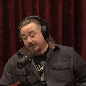 Ben van Kerkwyk on the hidden Egyptian labyrinth & its mysterious 40 meter metal object #AncientMysteries #EgyptLabyrinth #PodcastClips | The Revealing Truth