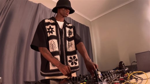 Robotic ofc on Instagram: "Have you seen a Dj mixing music in key? If not then this is what you can see for now because the full mixtape will be out on the 30th January🤖 #roboticofc #dj #2026Vibes #afrohouse #AfroTech"