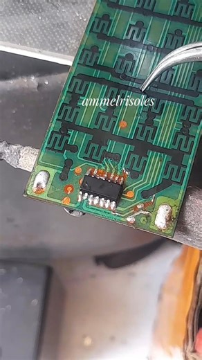 9.1K views · 79 reactions | installing the chipset IC #reparasi #serviselektronik #chipset | Ammel Risoles | Facebook
