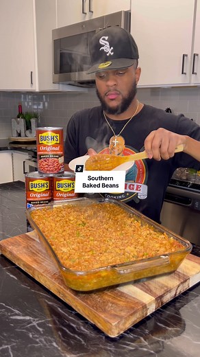 These @bushsbeans Southern Baked Beans is just what you need to complete your Memorial Day Weekend menu. Go ahead and make some room on that plate! 🔥🔥 • #bakedbeans #groundturkey #memorialday #easyrecipes #foodie #summerrecipes #fypp