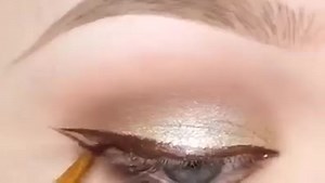 Visit our website for more video tutorials http://askthis.me/37/9-different-eyeliner-looks | Eyeliner