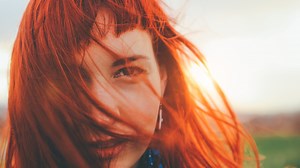 Haare natürlich färben: 5 Alternativen ohne Chemie