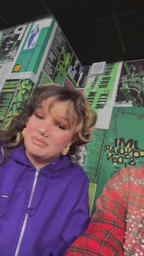 NikkieTutorials on Instagram: "did @lolayounggg makeup for her show in Amsterdam (full video NOW up on YT! ) and wanted to know if she thinks I can sing……. 﫣 MESSY! 藍"