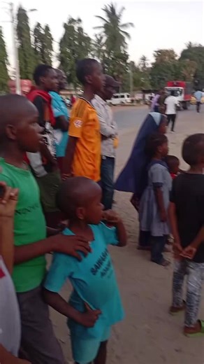 I do snake awareness training people on snakebites preventions, snake identification and basic first aid incase accidentally someone is bitten. This training can be done to school students, community and gathering. please let's learn and save lives and limps. #snakeawareness #knowledgeiskey #preventionisbetterthancure #kenyatiktoker #worldtiktoker #snake