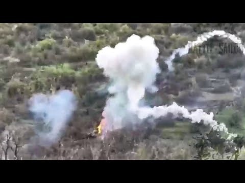 Ukraine-Krieg: Drohnen-Video zeigt Panzer-Duell auf engstem Raum