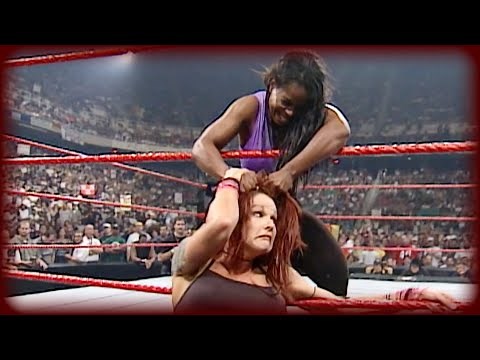 Lita vs. Jacqueline - WWF Women's Championship: RAW IS WAR, Aug. 28, 2000