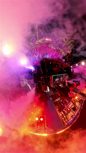 What a year 🖤 who did you share it with? #2016 #DanceMusic #Brazil #DeclanMckenna #TourLife