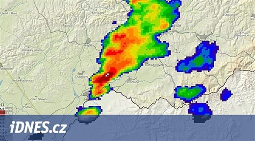 VIDEO: U Hodonína se objevilo slabší tornádo. Škody však napáchal hlavně déšť
