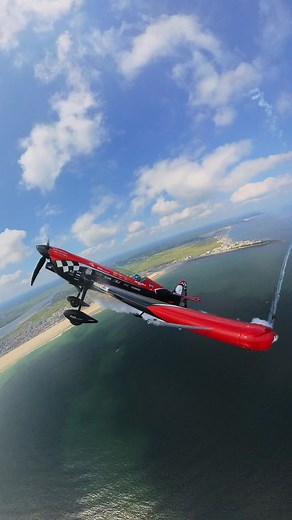 Inside Tumble over a Hampton Breach NH. For a long long long time I’ve thought Hampton Beach would be an amazing place for an airshow. Well I just got to fly one there!! Thank you to everyone involved who made this happen! Hampton Beach, New HampshireICAS - International Council of Air ShowsAirflow Performance Inc.Champion Aerospace LLCInsta360Bremont Military and Special ProjectsSling Pilot AcademyLycoming EnginesInternational Aerobatic ClubChampion Aerospace LLCBremont WatchesAerobatic PilotsA