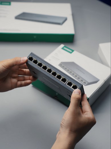 UGREEN Ethernet Switch for High-Speed Devices & PoE Power