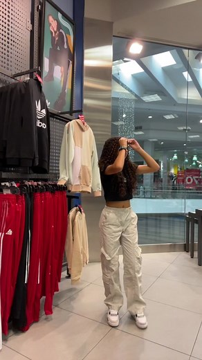 she got her head stuck 😭😭 #fyp #foryou #foryoupage #4u #888 #444 #icywicy