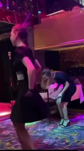 Кто-то пишет сценарии, а кто-то такие комменты…😂😂