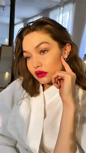 gigi Hadid face brand ❣️❣️#gigihadid #youtubeshorts #runway #viral #trending #fashion #edit #shorts